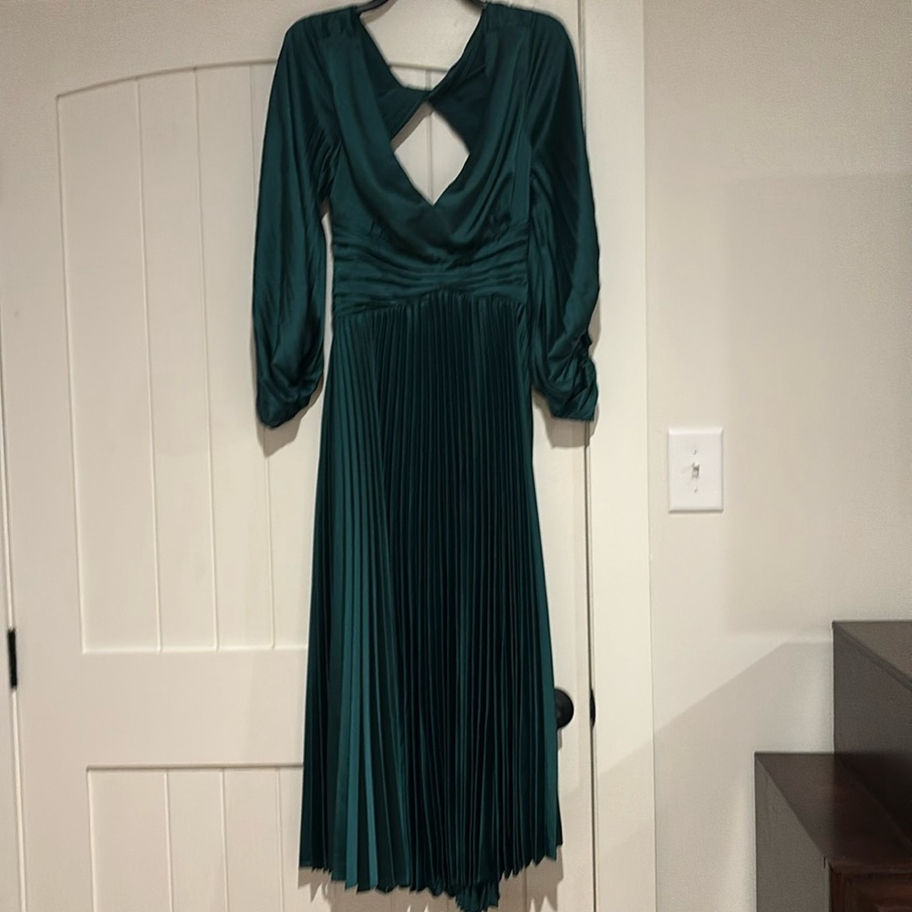 Vici Emerald keyhole back dress